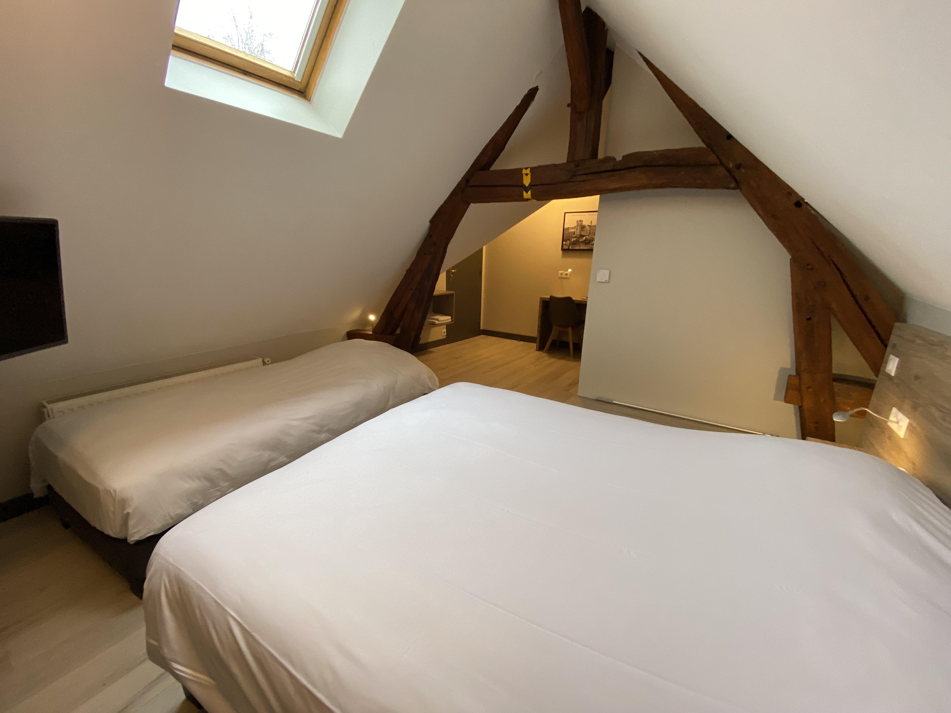 Logis - Hotel & Restaurant Saint Nicolas Шомон-ан-Вексан Екстериор снимка