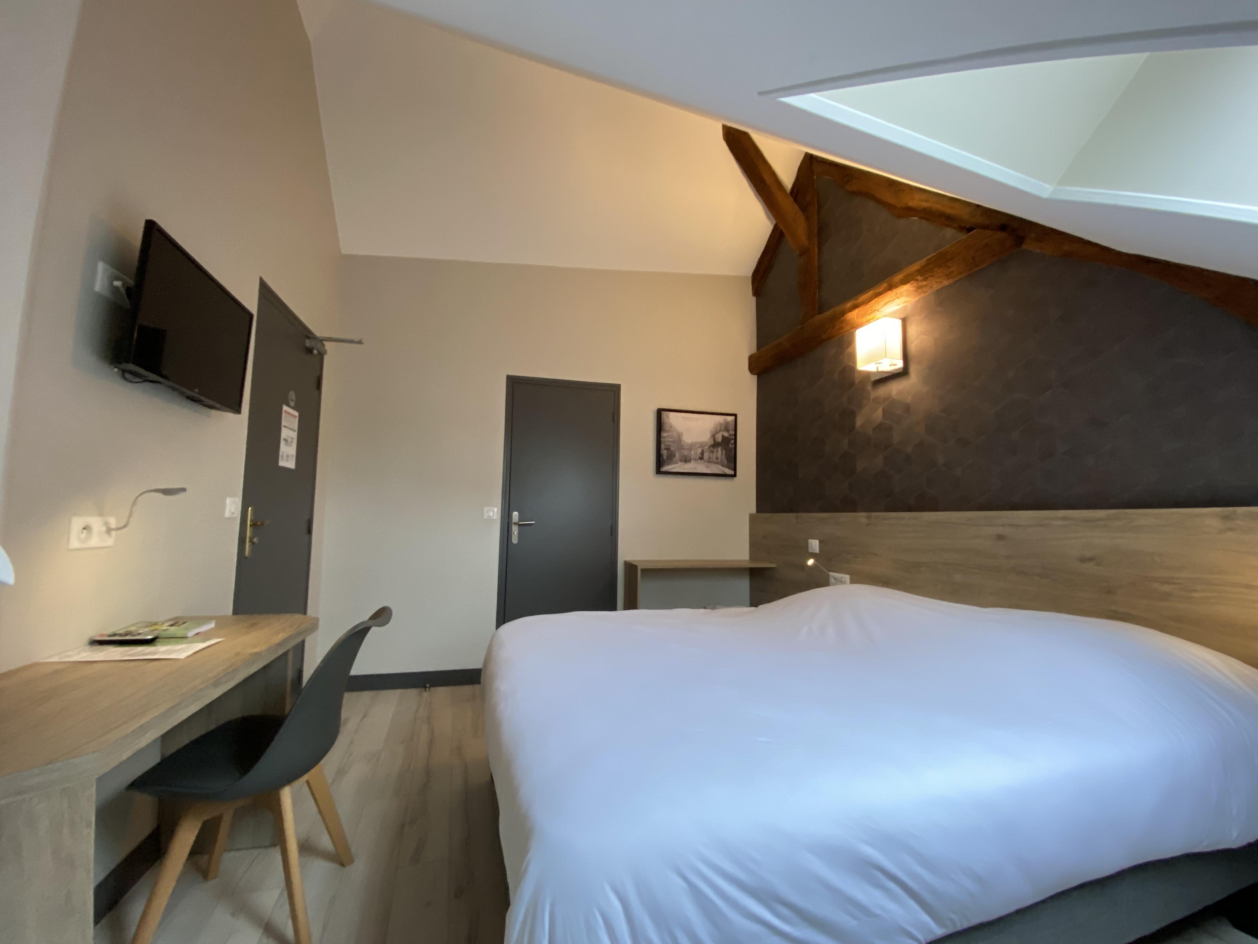 Logis - Hotel & Restaurant Saint Nicolas Шомон-ан-Вексан Екстериор снимка