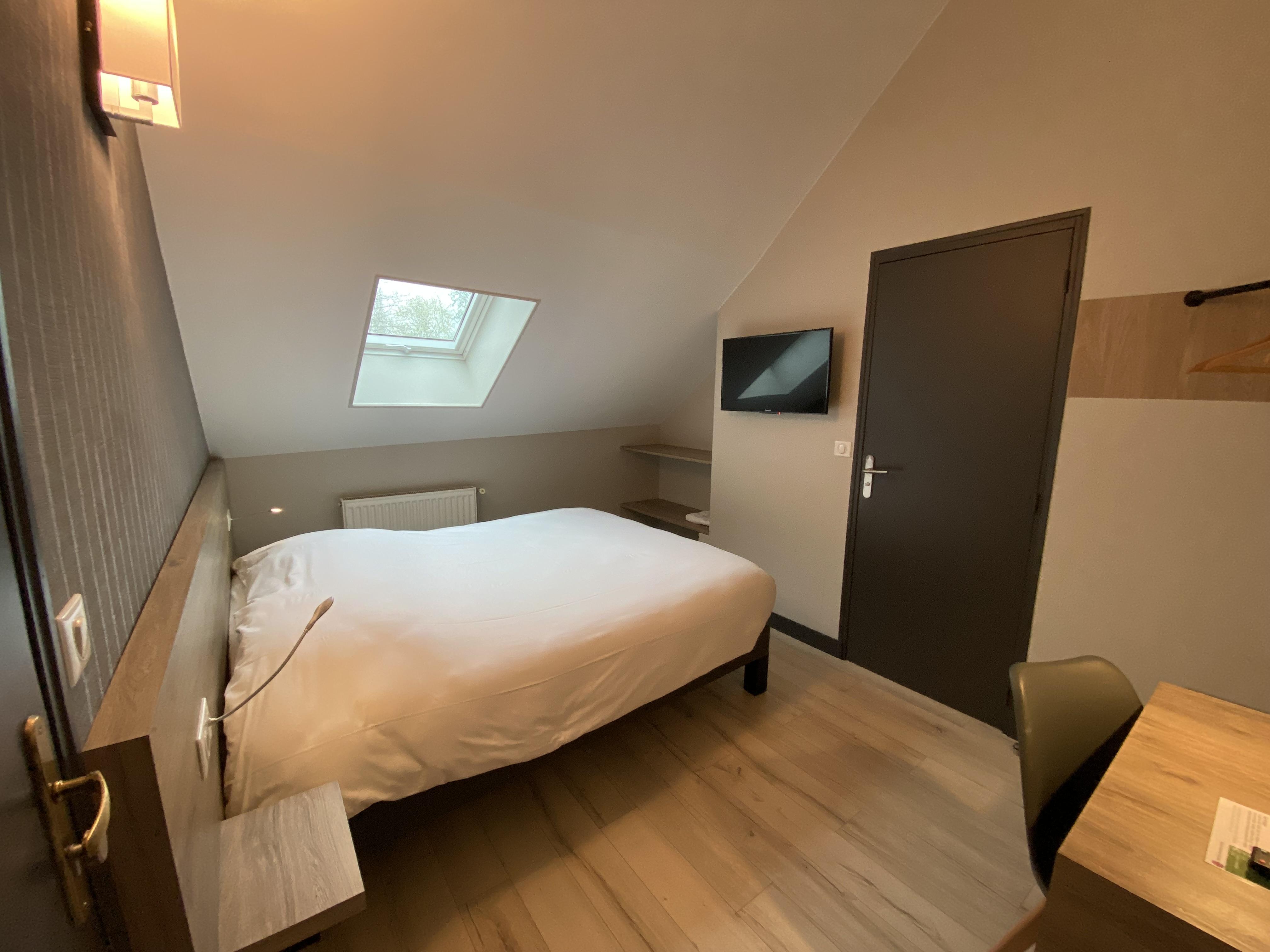 Logis - Hotel & Restaurant Saint Nicolas Шомон-ан-Вексан Екстериор снимка